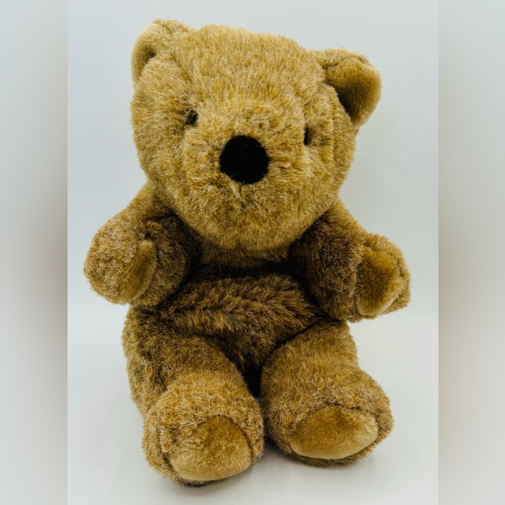 Vintage 1982 GUND Soft Brown Plush Sitting Teddy Bear‎ 9” Tall EUC